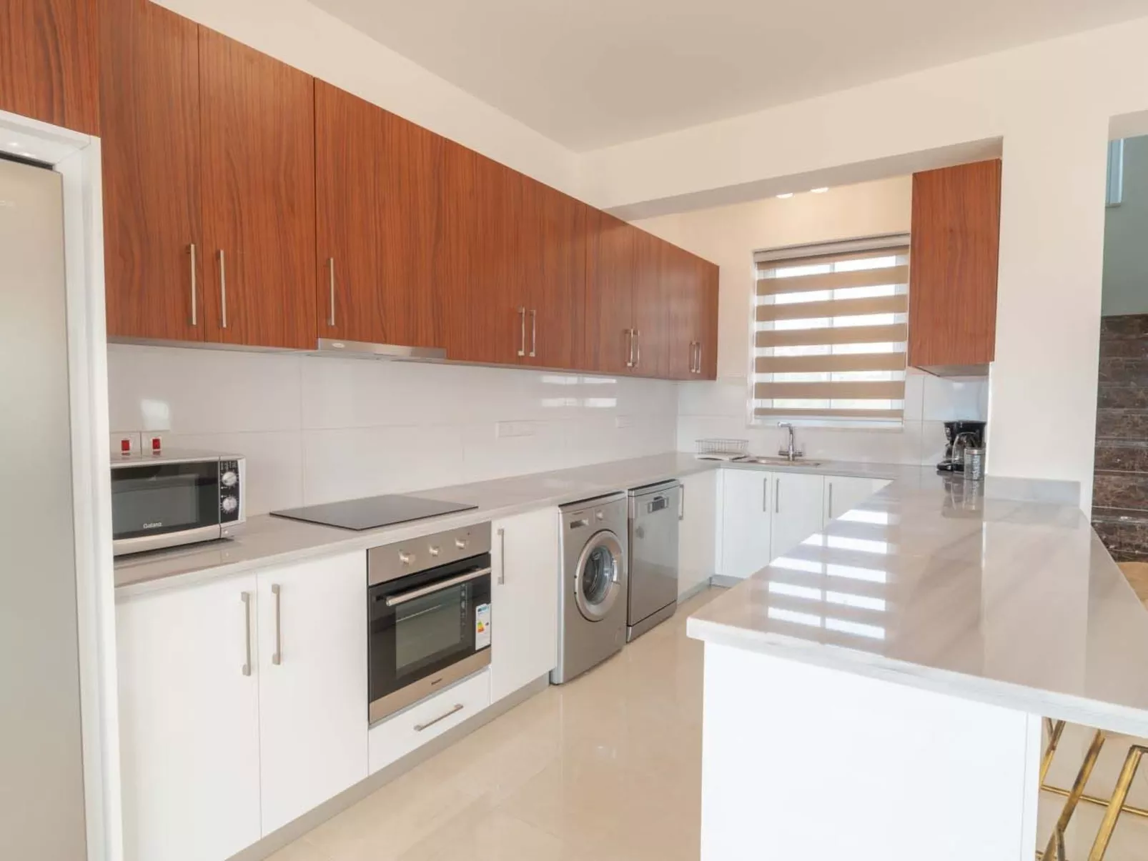 Luxuriöse Villa mit 4 Schlafzimmern, privatem Pool und Whirlpool-Inside