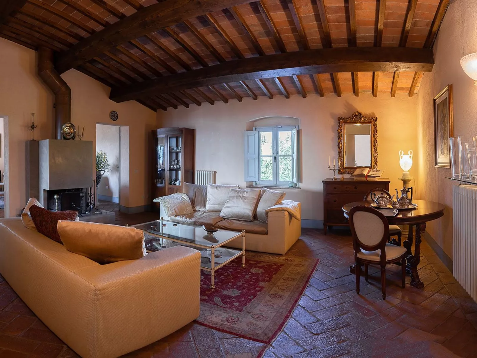 Villa 'Colle Sotto 11' mit eigenem Pool-Drinnen