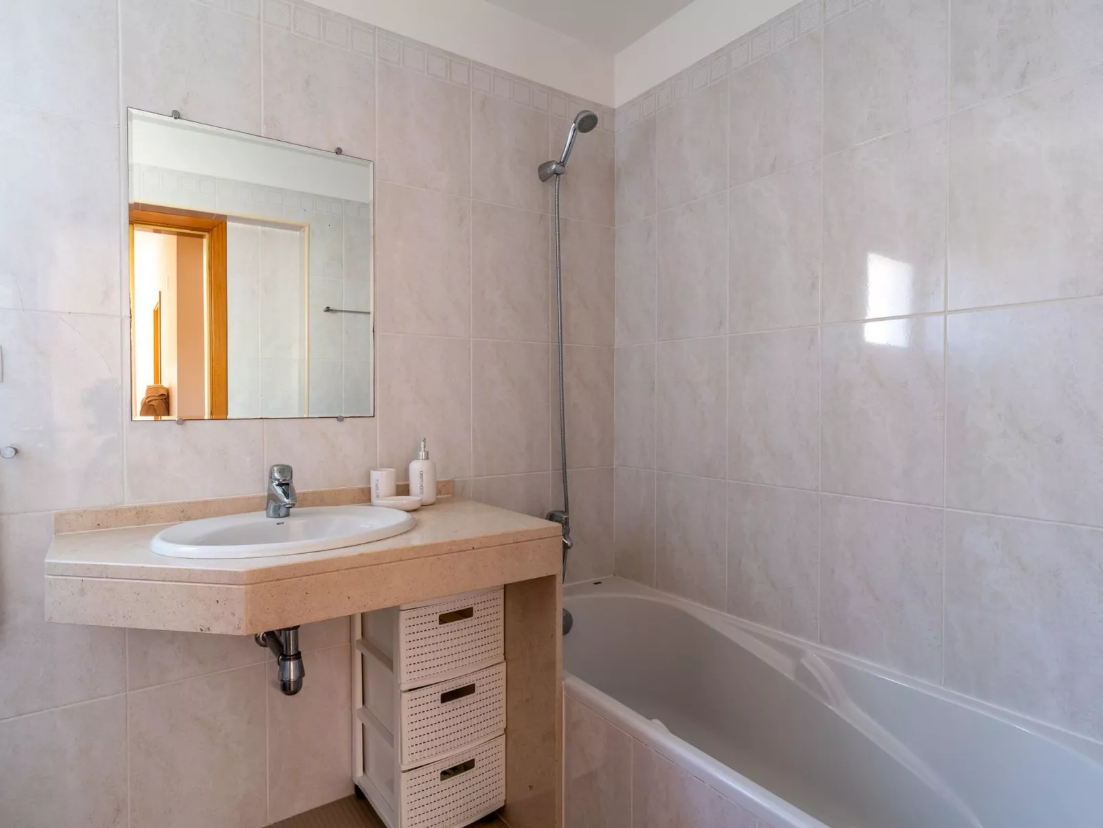 "Garajau View" mit Balkon-Inside