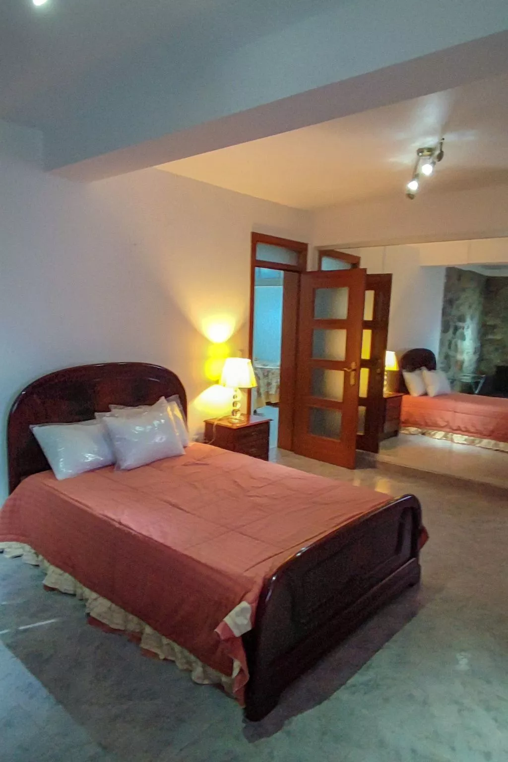 Die lustige und entspannende Wohnung mit Terrasse und Aussicht-Dedans