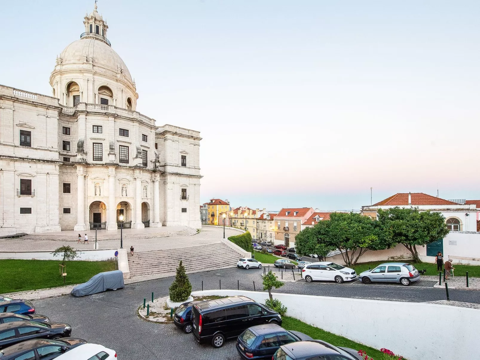 Wohnung mit Balkon-Draußen
