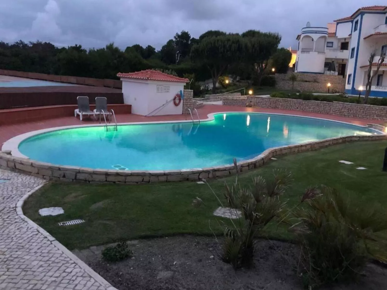 Atmen Sie die Meeresbrise in Praia Del Rey ein-Outside