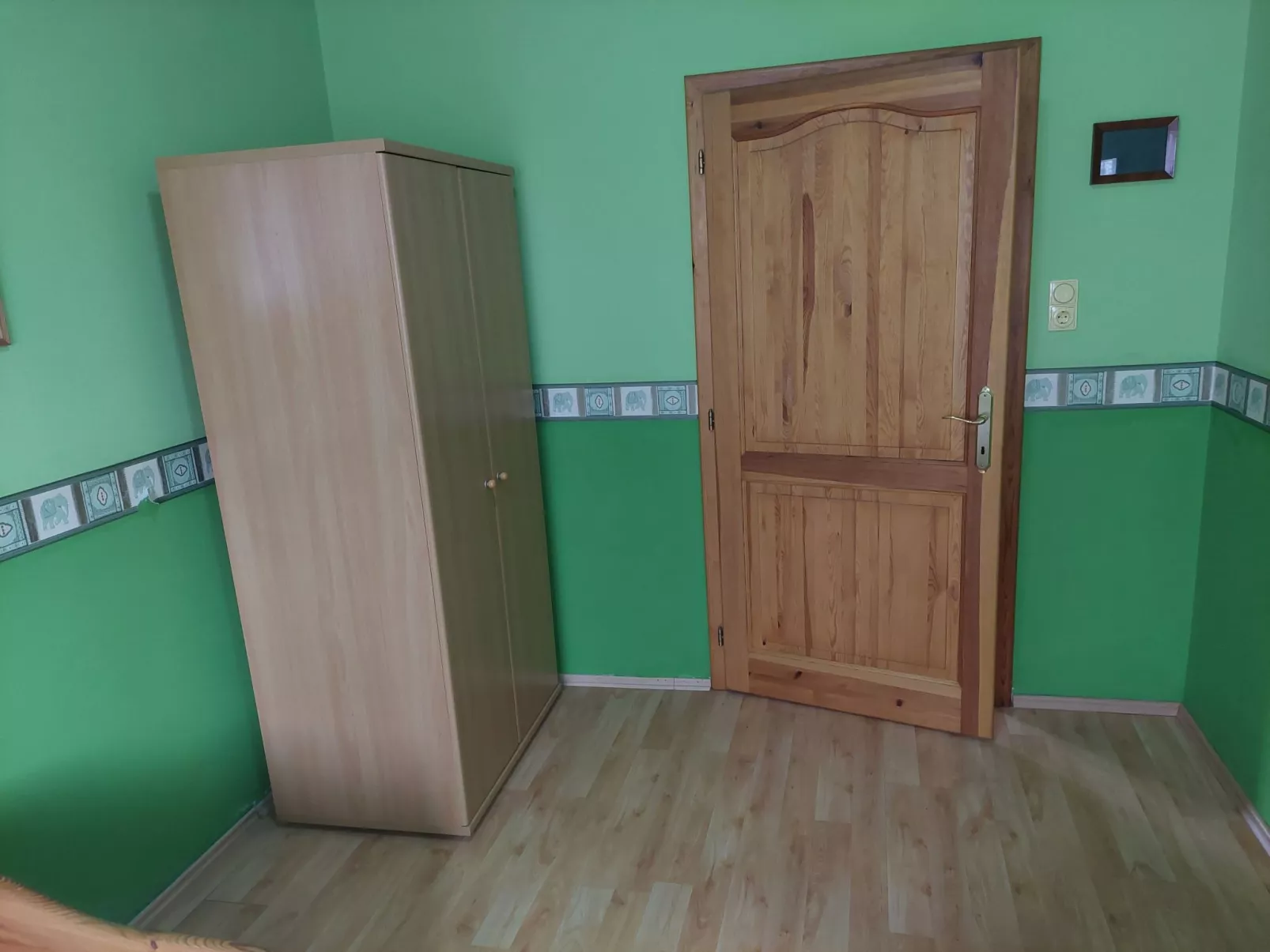 Schönes Ferienhaus mit Pool in ruhiger Lage-Dedans