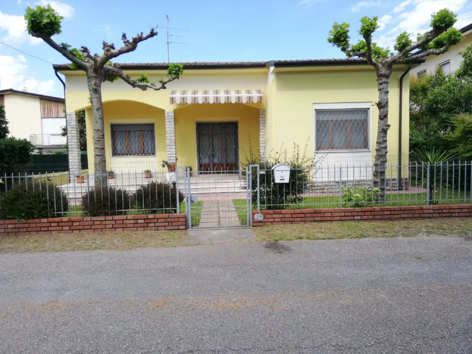 Ferienvilla mit Garten, Grill und Terrasse-Draußen