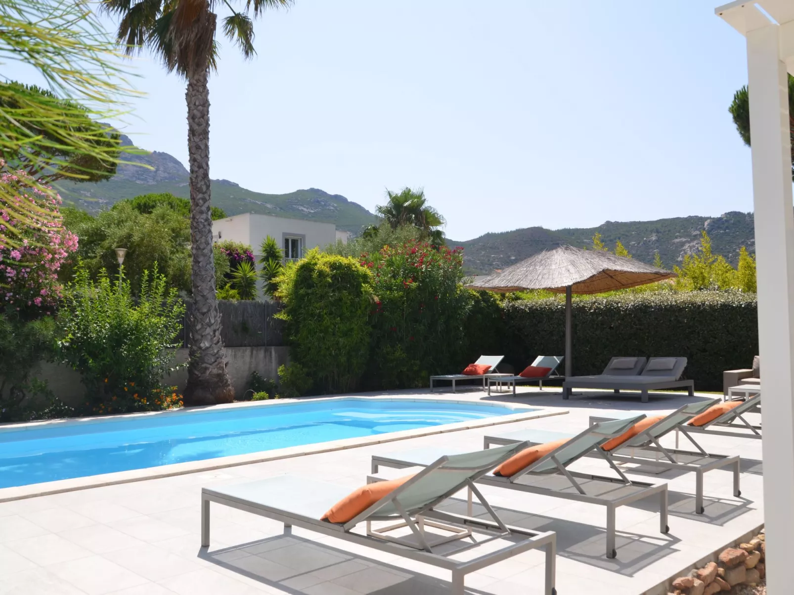 Villa 3 Schlafzimmer, privater Pool Garten und Parkplatz-Dehors