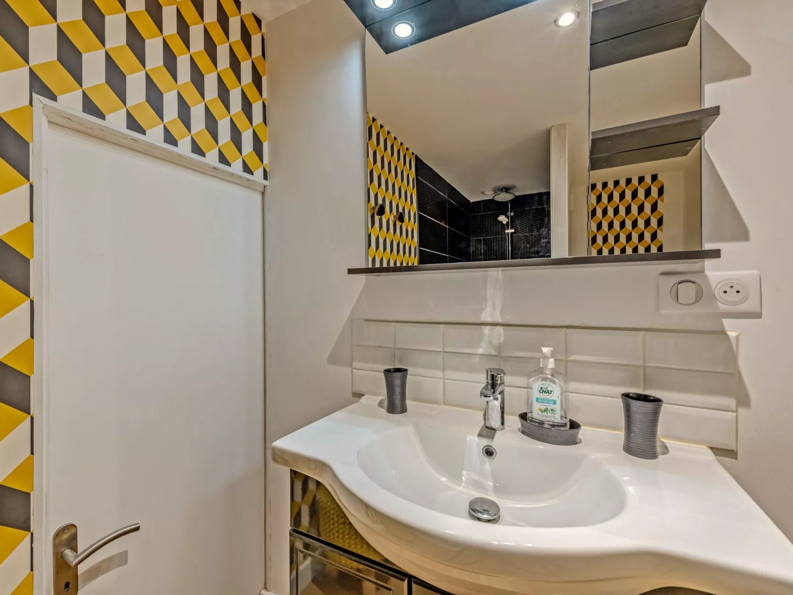 Landgut "Villa Léànie" mit Innenpool-Drinnen