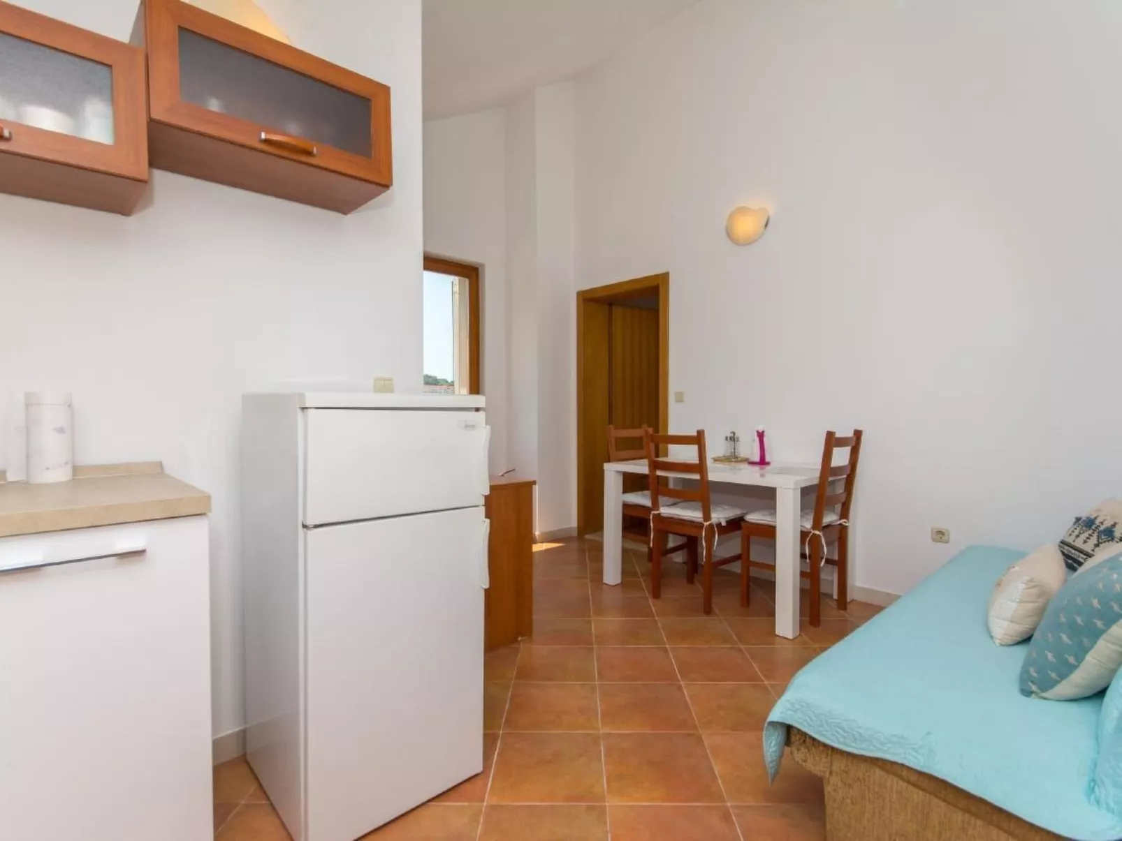 Modernes Apartment mit Meerblick-Drinnen