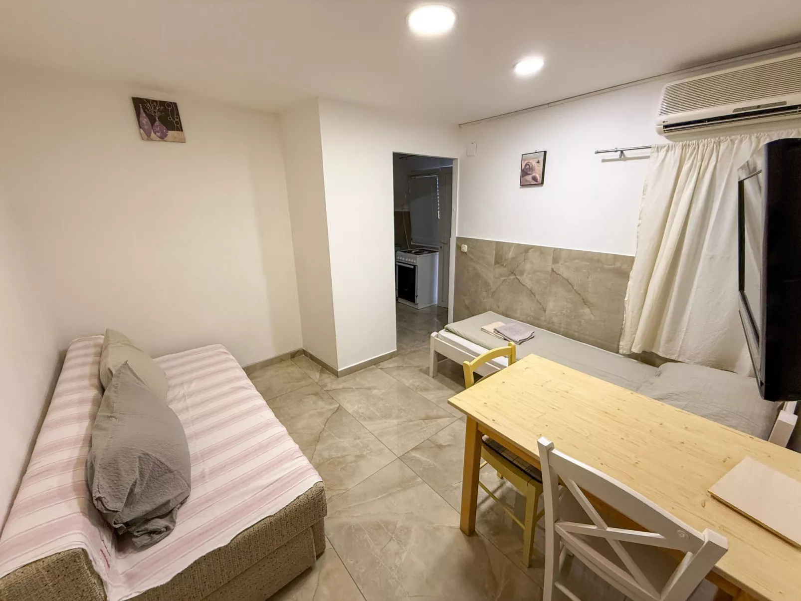 In Vodice mit Terrasse-Dedans