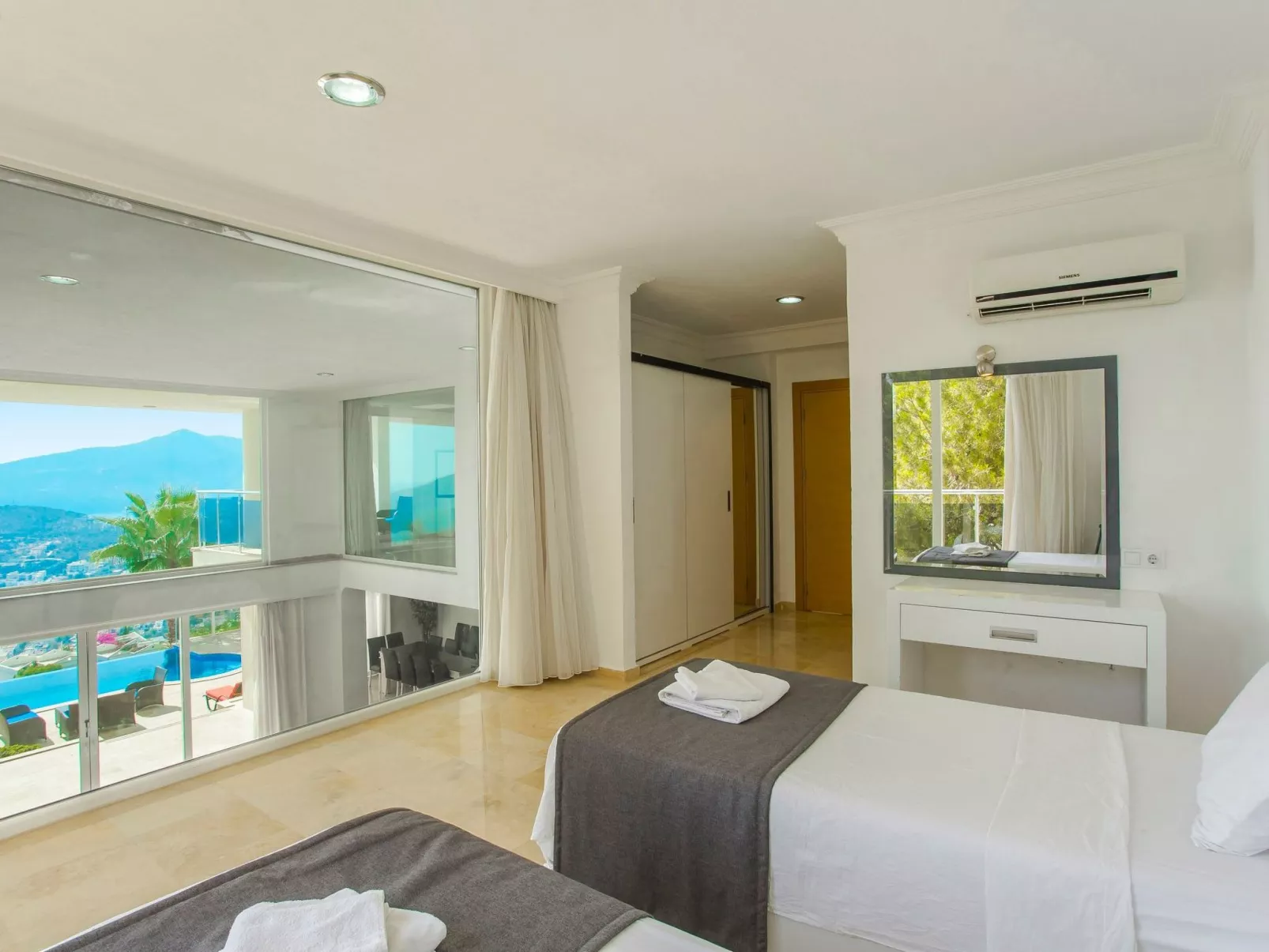 Villa für 10 P mit unglaublichem Ausblick-Dedans