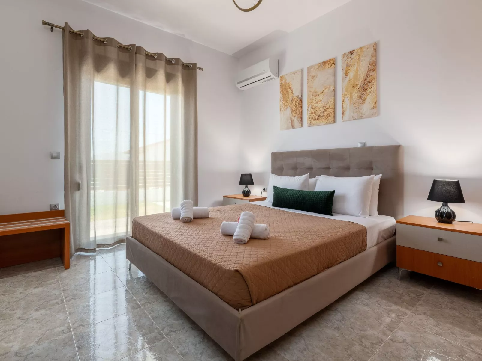 Elysianische Villa in der Nähe des Dorfes Afantou-Dedans