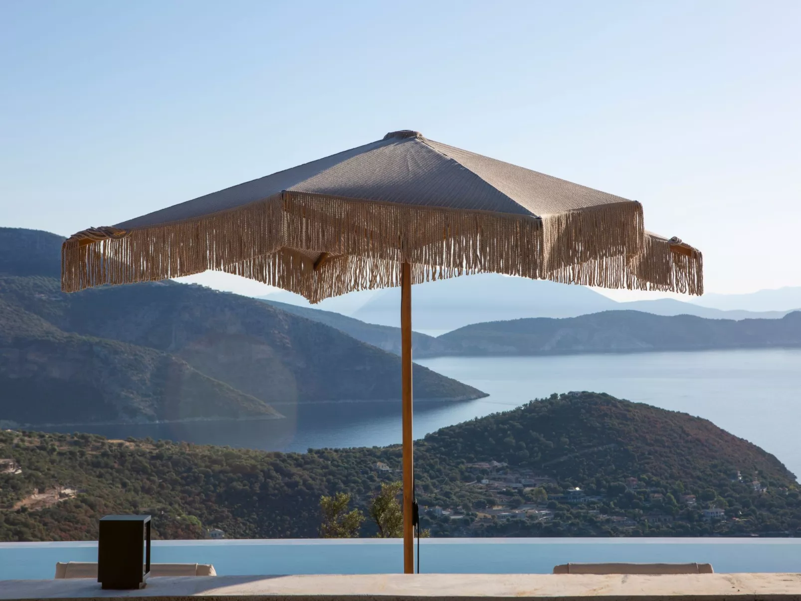 Ferienvilla "Yoni Villa" mit Infinity Pool-Draußen