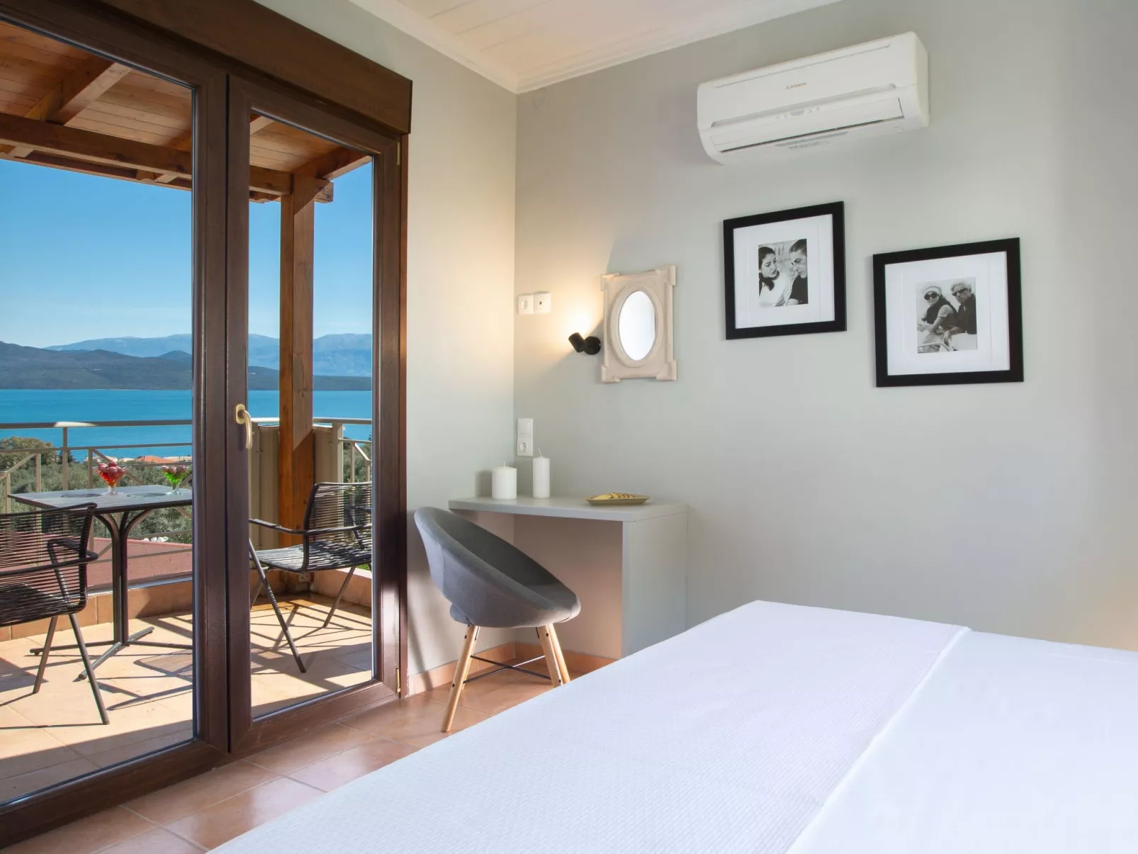 Artemis-Villa-Dedans