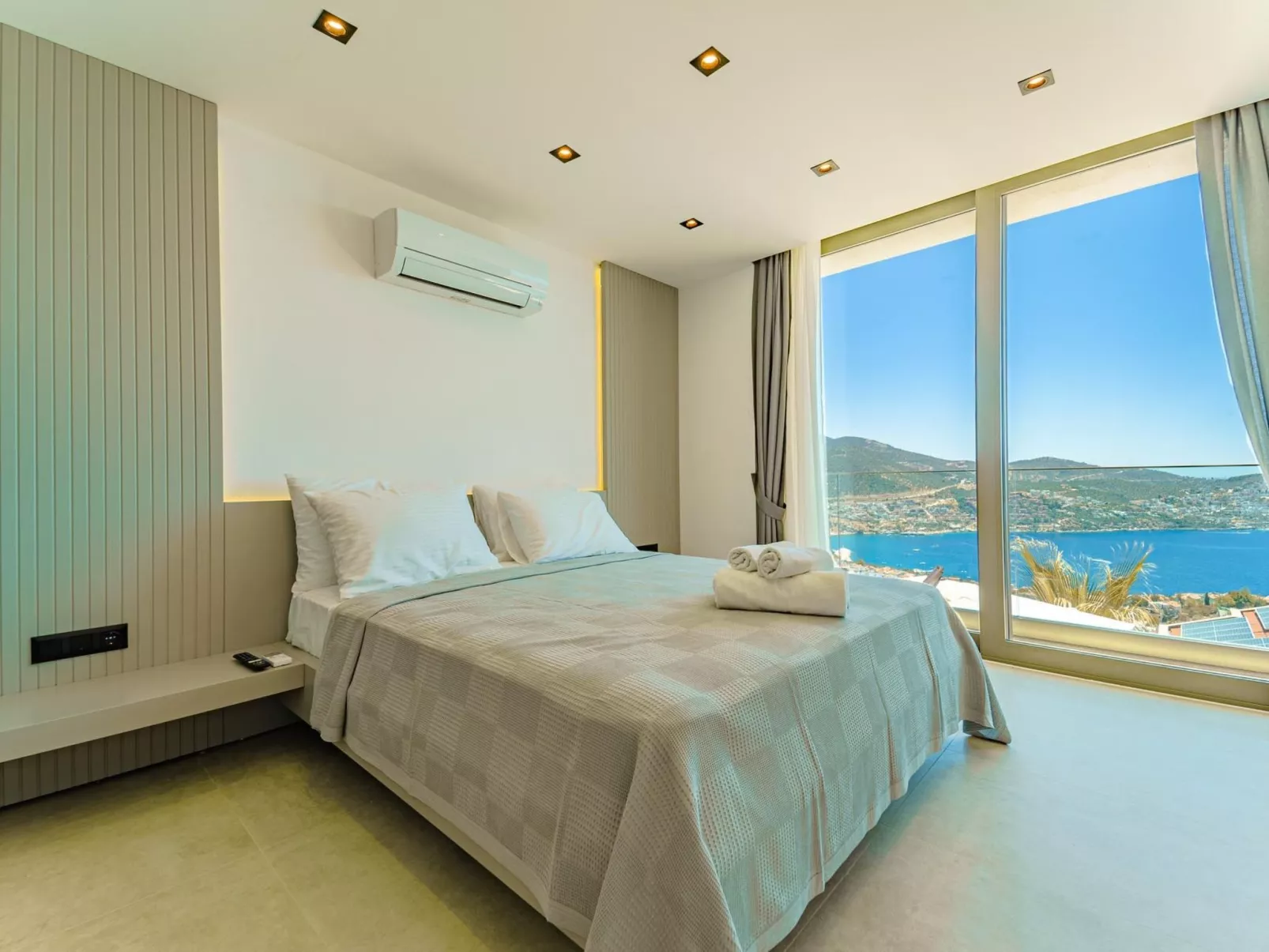 Moderne Luxusvilla für bis zu 12 Personen-Inside