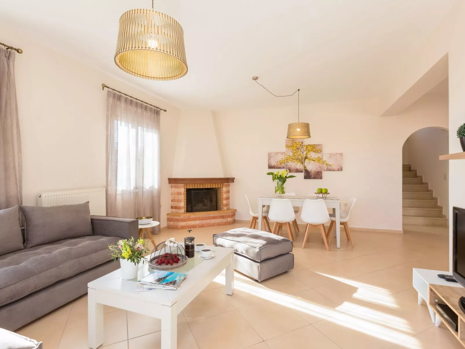 Ruhige Villa mit privatem Pool, BBQ und Kinderbereich-Dedans