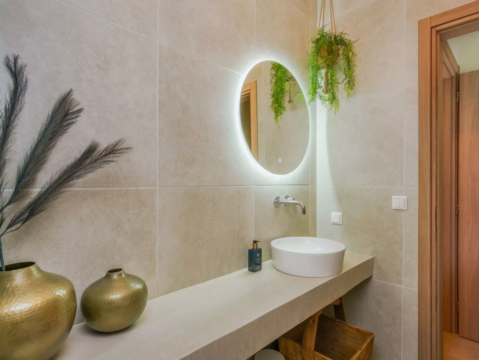 Neu gebaute Villa mit privatem Pool und BBQ-Inside