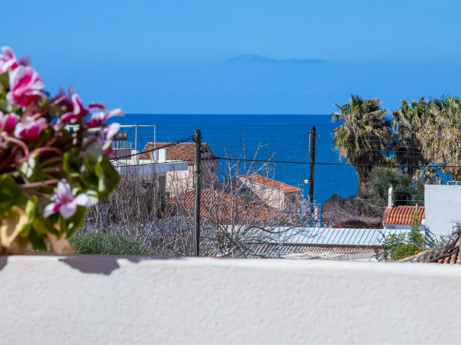 Haus in Agia Marina mit Außenpool-Draußen