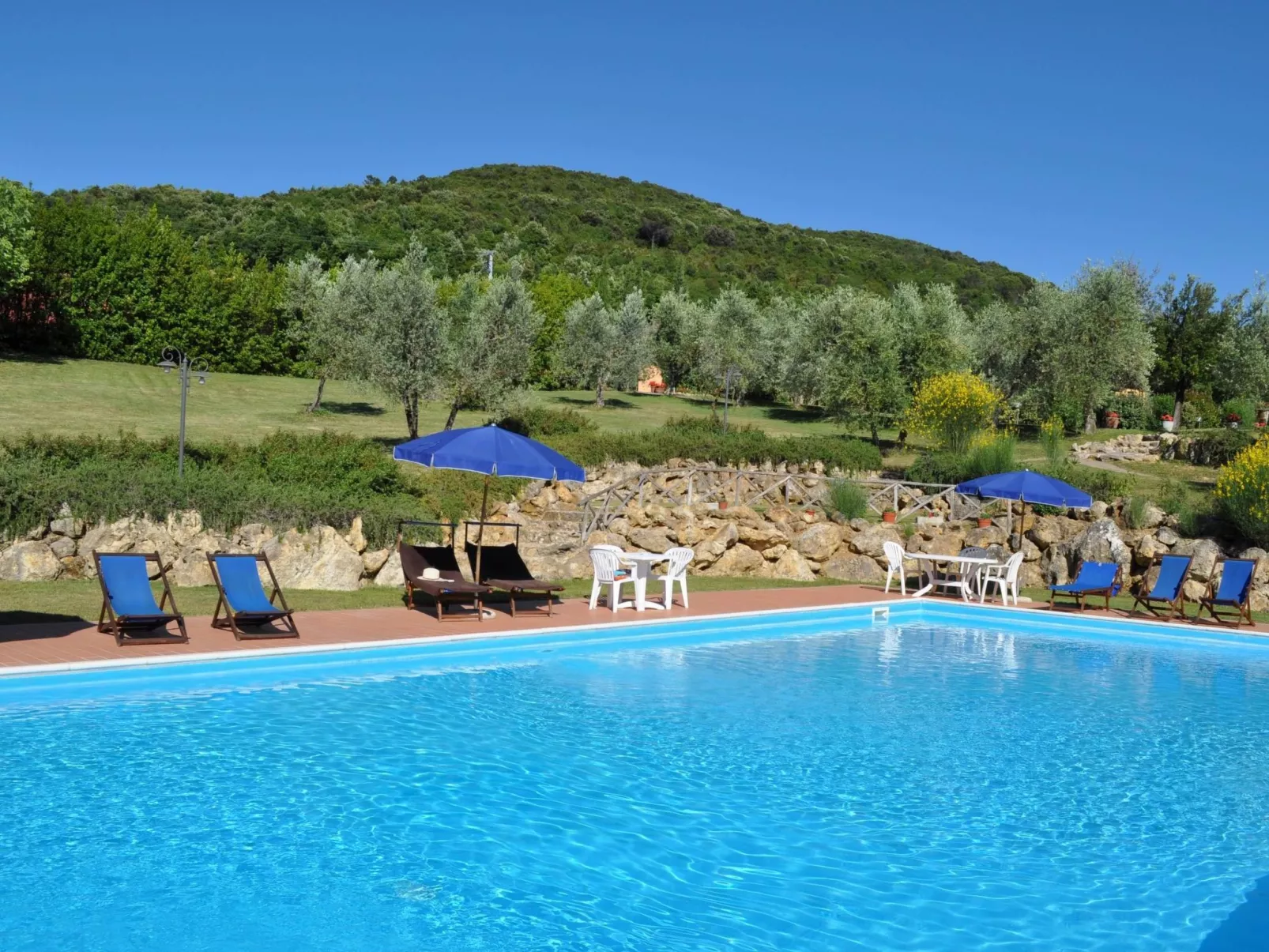 Flach "Madonnino quercia-Outside