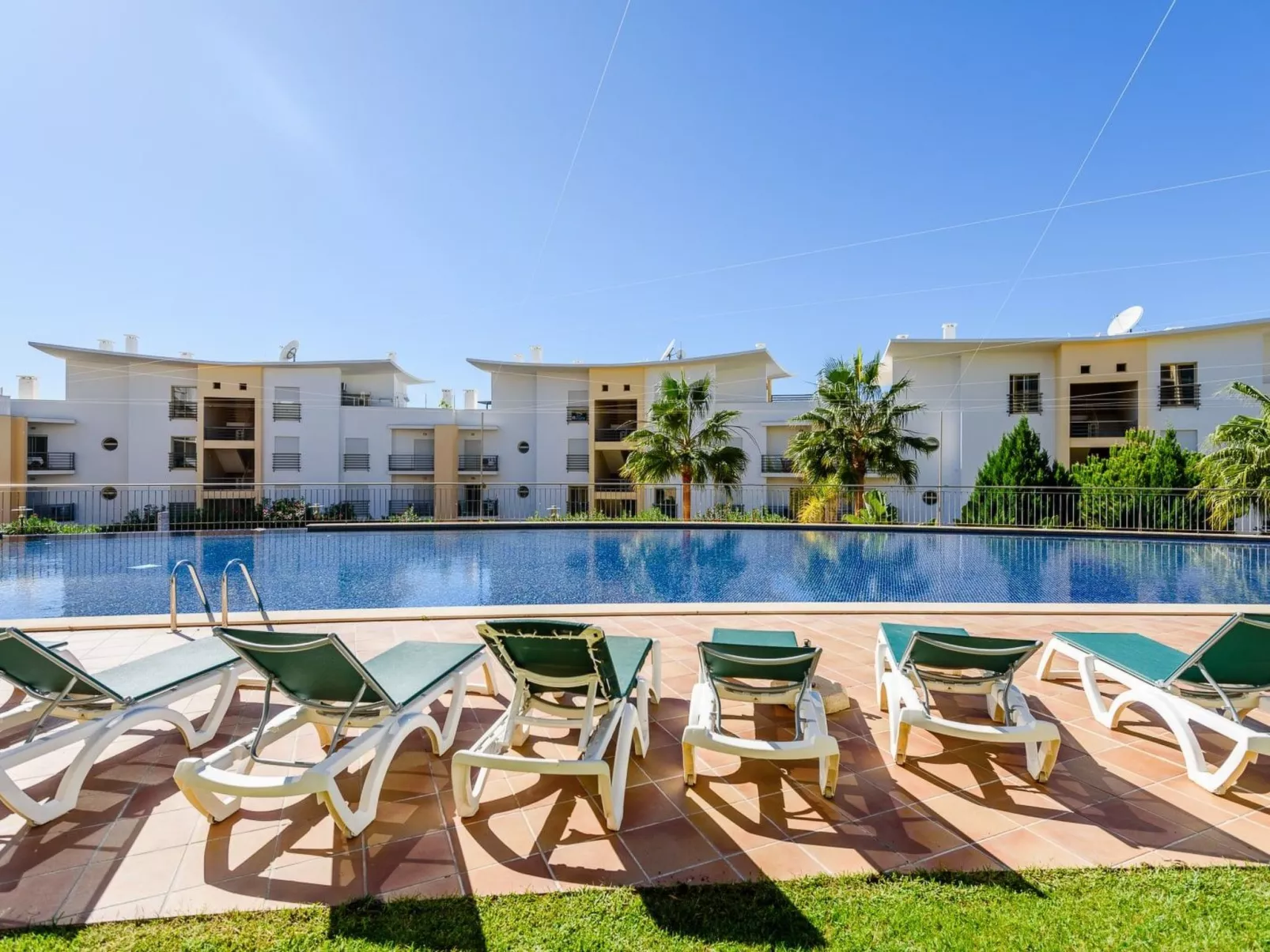 BnB Homes komfortable Wohnung mit 2 Pools-Dehors