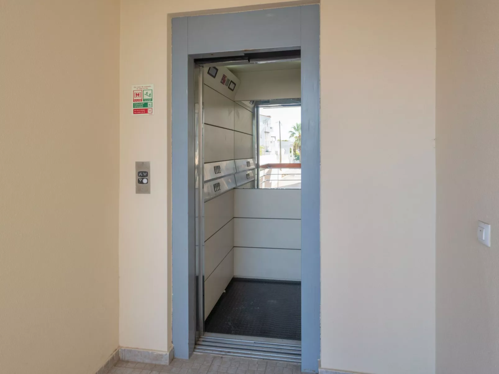 Wohnung mit Terrasse und 2 Schwimmbecken-Dehors