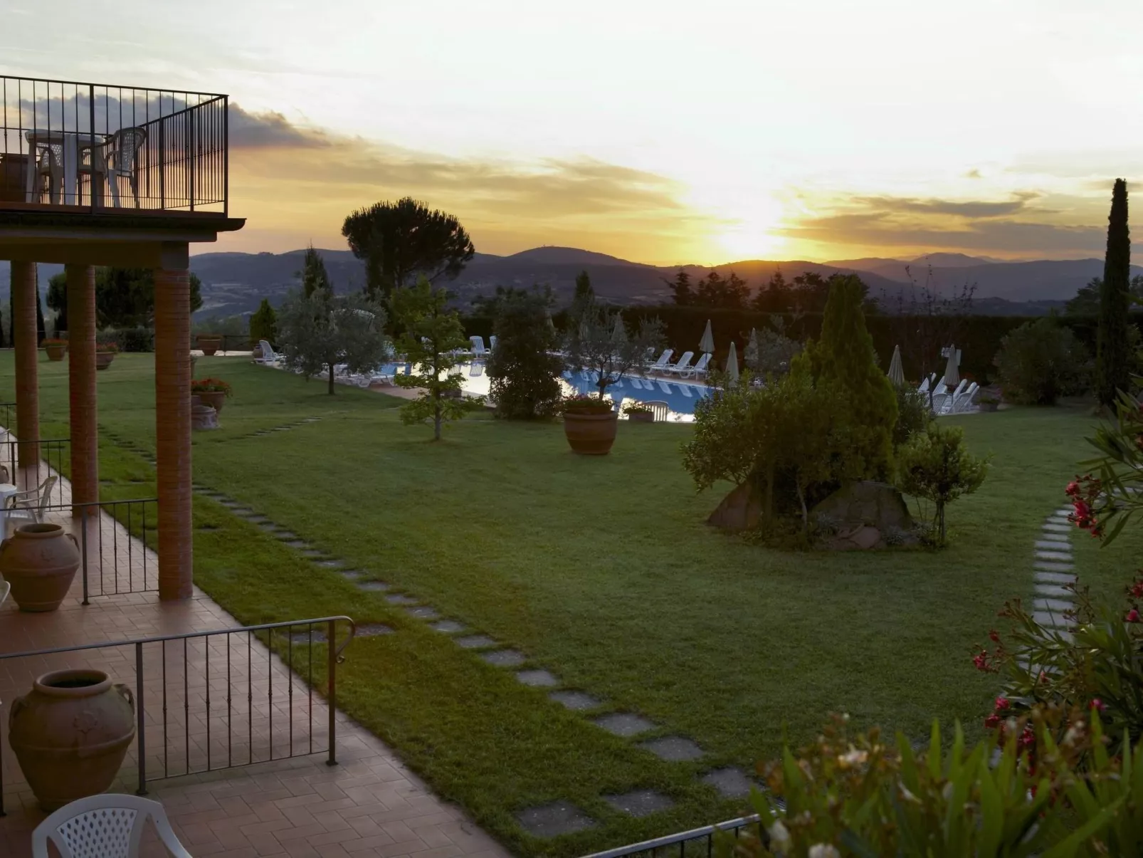 Unterkunft in einer Residenz mit Restaurant und Schwimmbad-Dehors