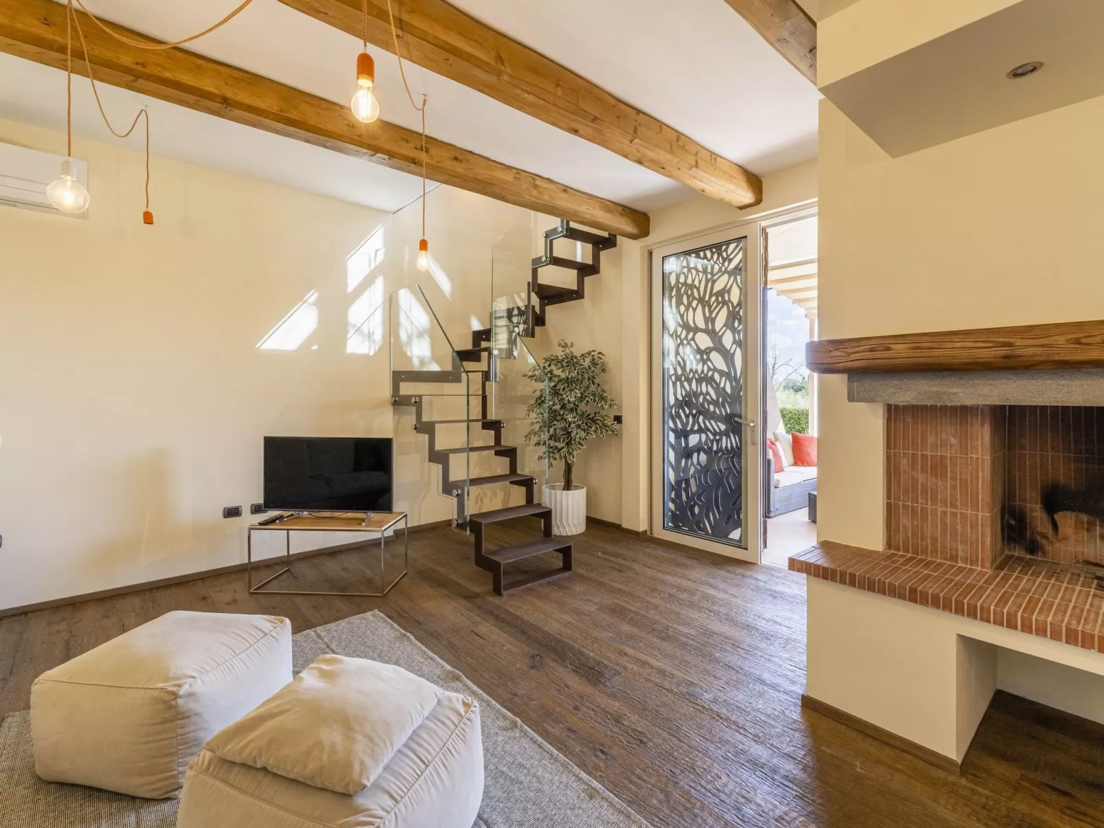 Ferienvilla 'Riparossa' mit eigenem Pool-Dedans