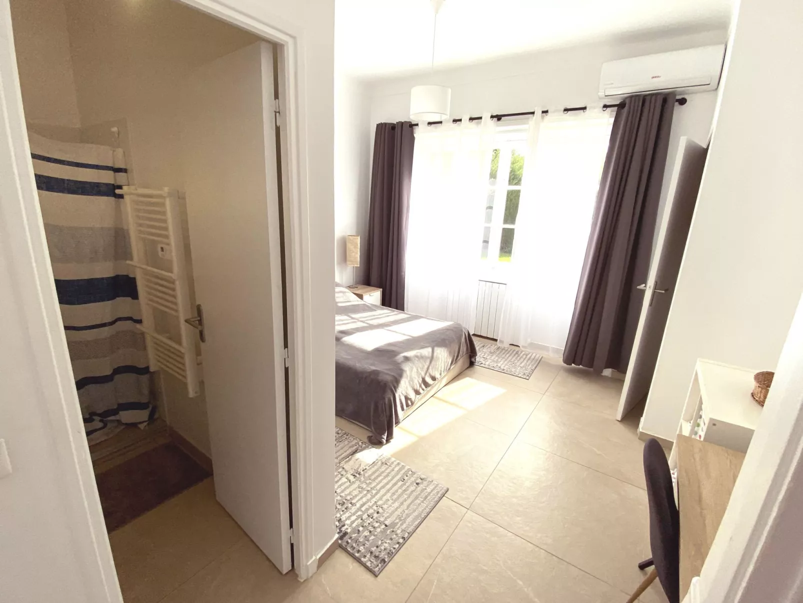 Geräumige und elegante Villa mit großem Garten, Swimmingpool und 3 Schlafzimmer-Inside