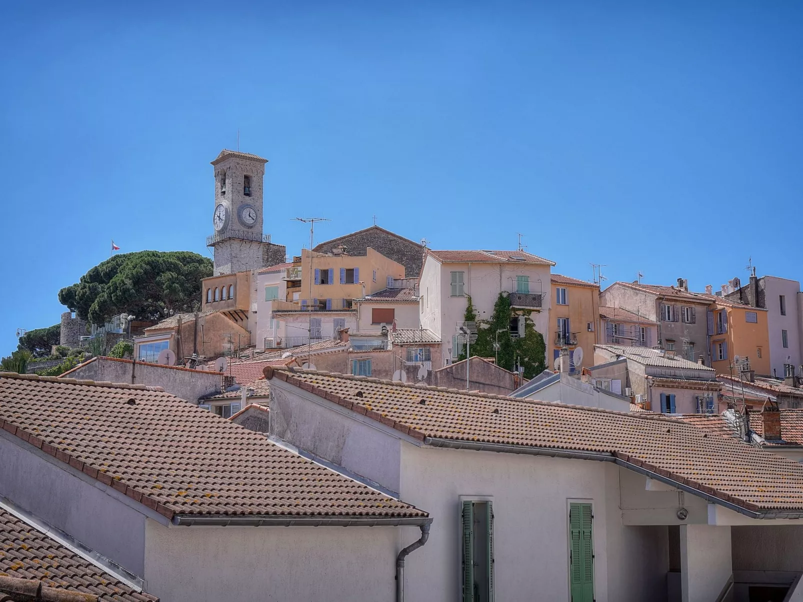 Loftartige Wohnung in ruhiger Lage in Cannes-Draußen