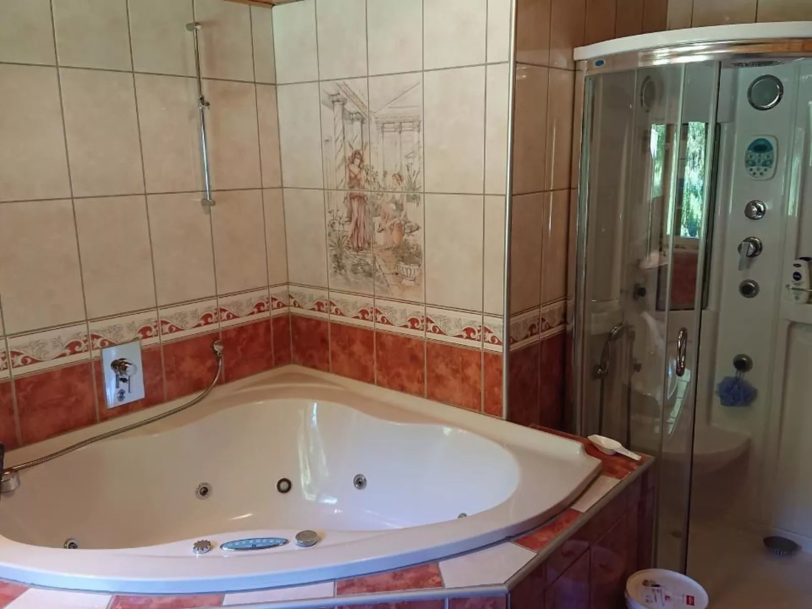 Alpen-Paradies-Drinnen