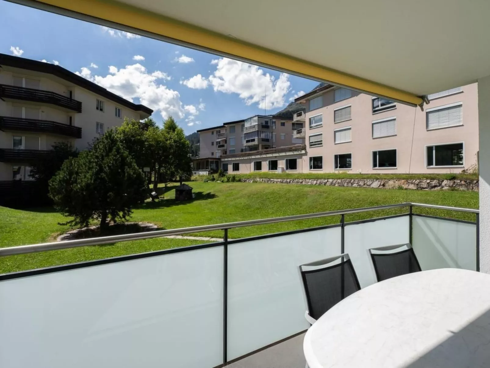 Familienfreundliche Wohnung mit 90 m² im 1. Stock-Dehors