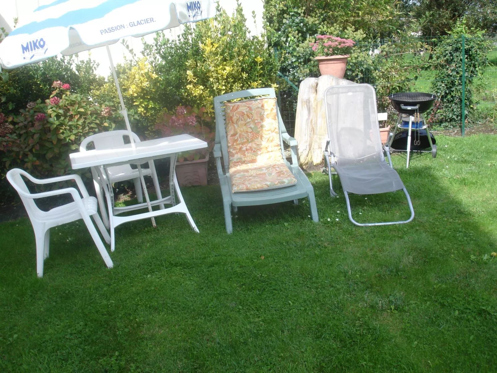 "Pavillon" mit eigenem Parkplatz-Draußen