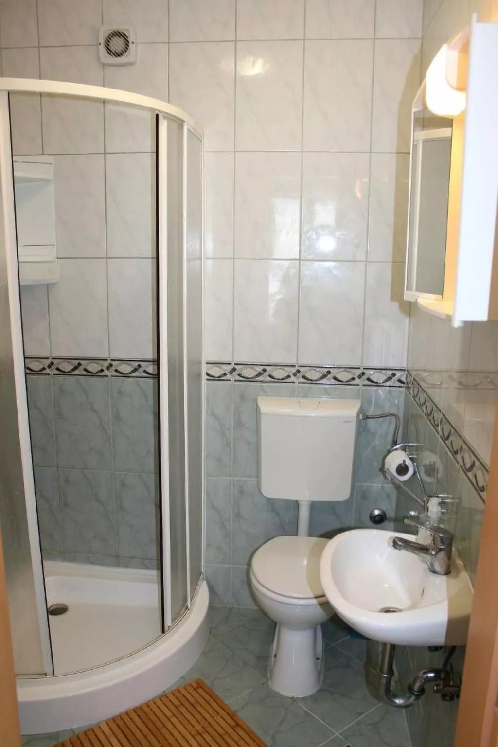 "Milan" direkt am Strand-Drinnen