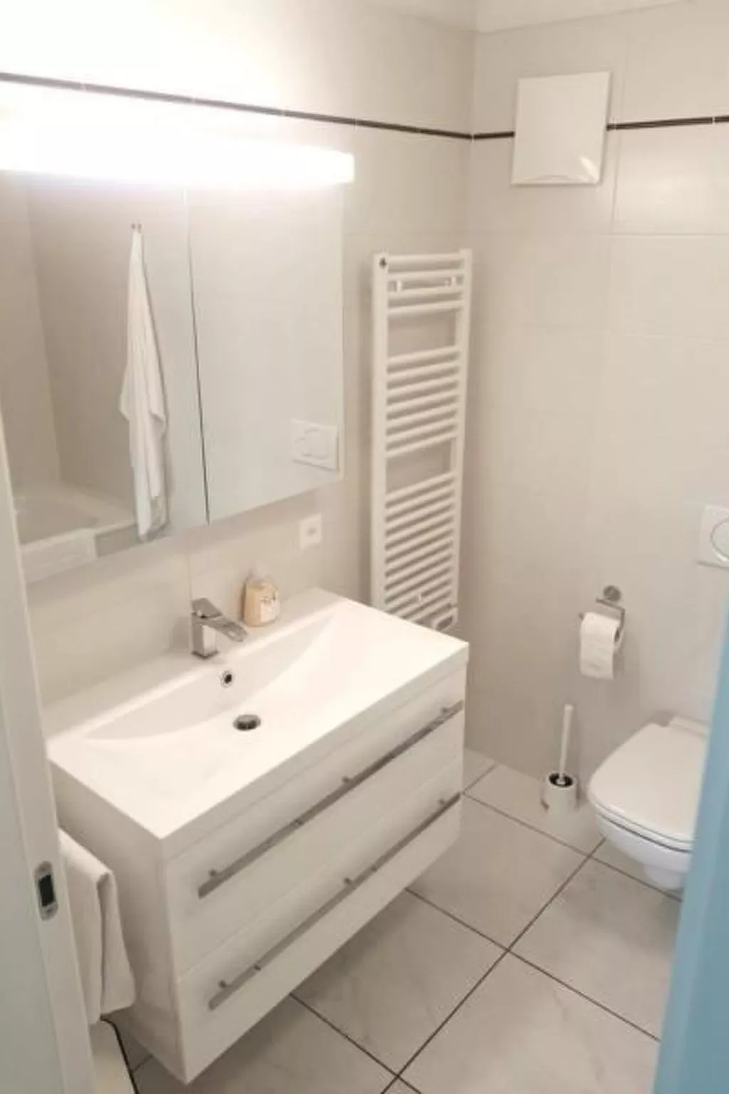 Vivian Residenz Apt 505-Inside