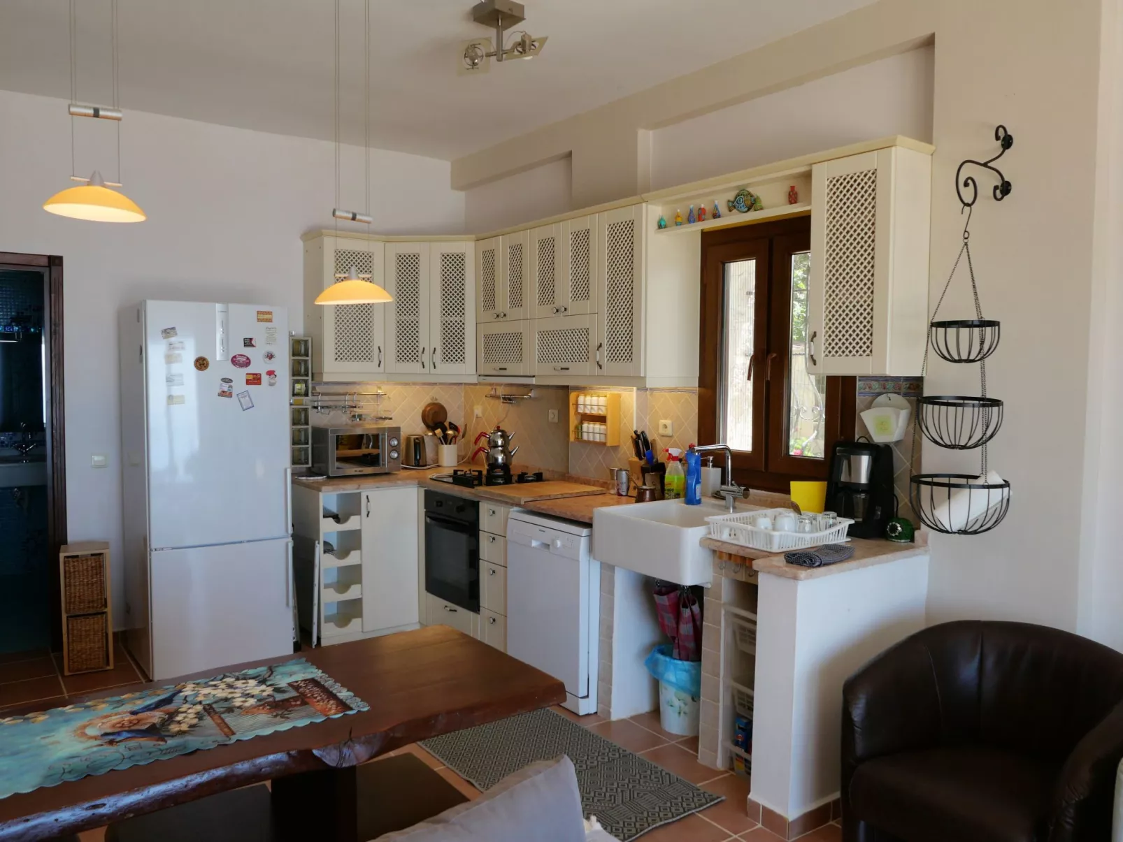 Rustikales Natursteinhaus an der Bucht von Kalkan-Drinnen