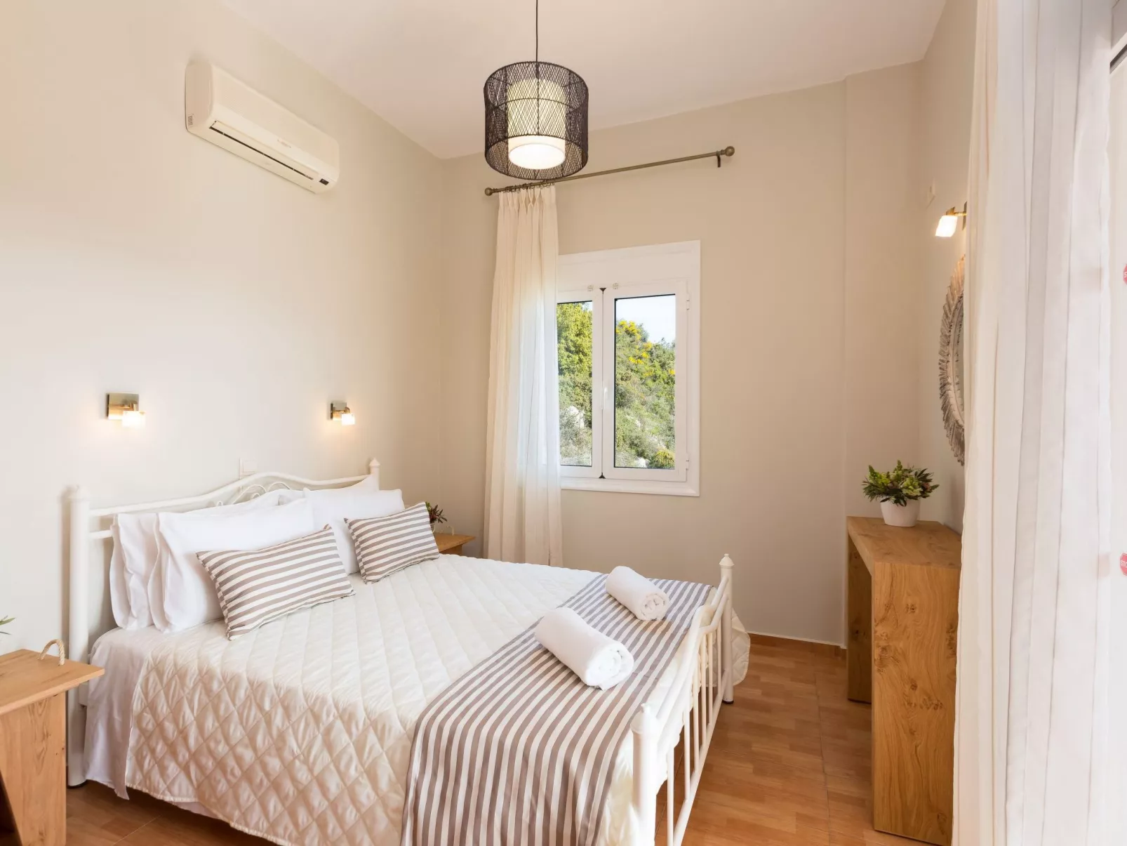 Entspannen Sie sich in der Villa mit privatem Pool, BBQ und Tischtennisplatte-Inside