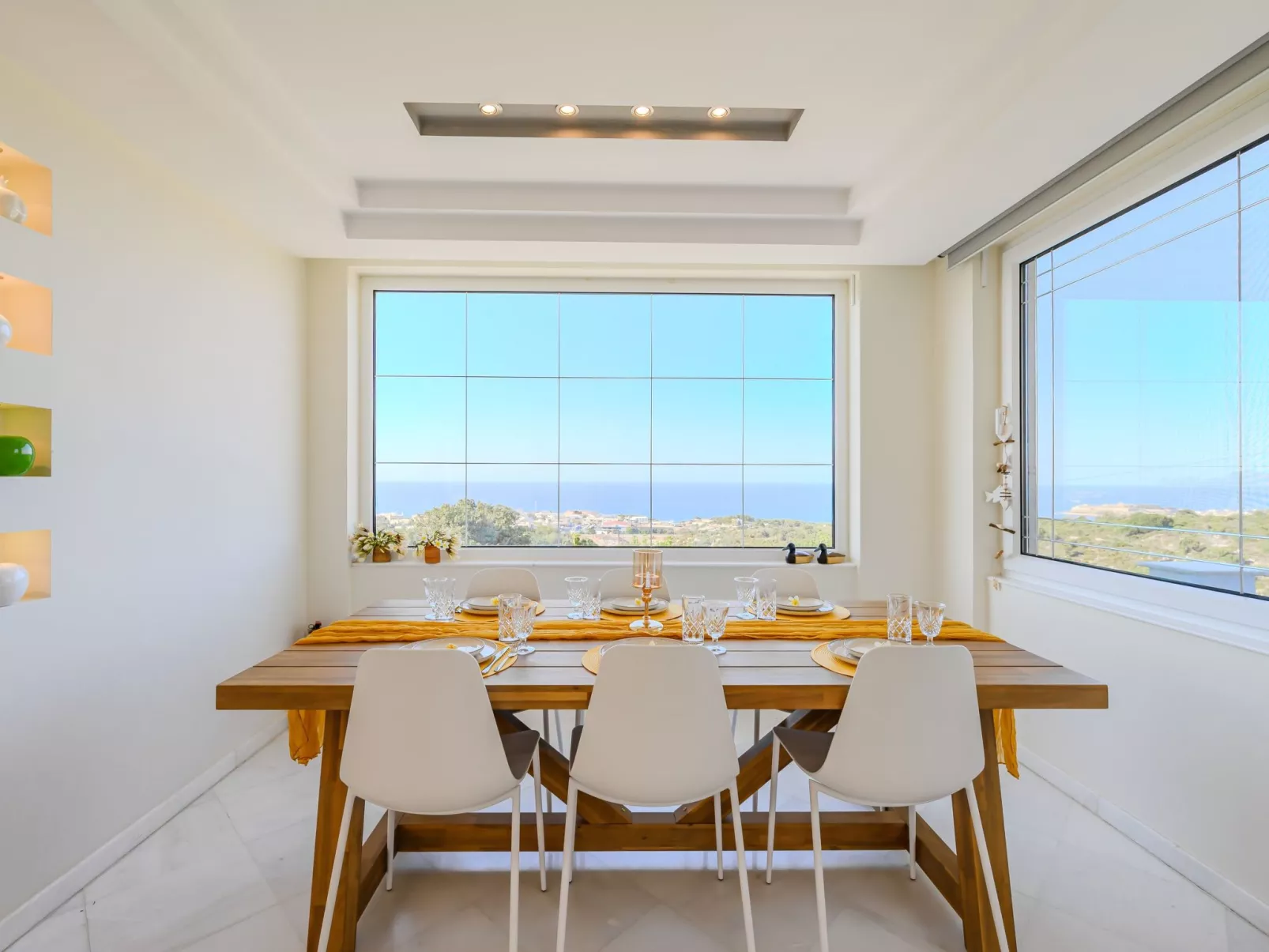 Villa mit Infinity-Pool und BBQ, Nähe zum Strand-Drinnen