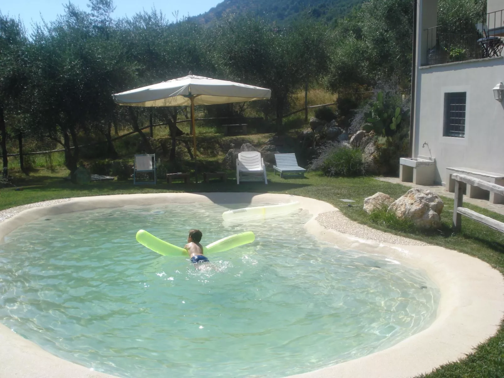 Villa mit Garten, Grill und Terrasse-Draußen