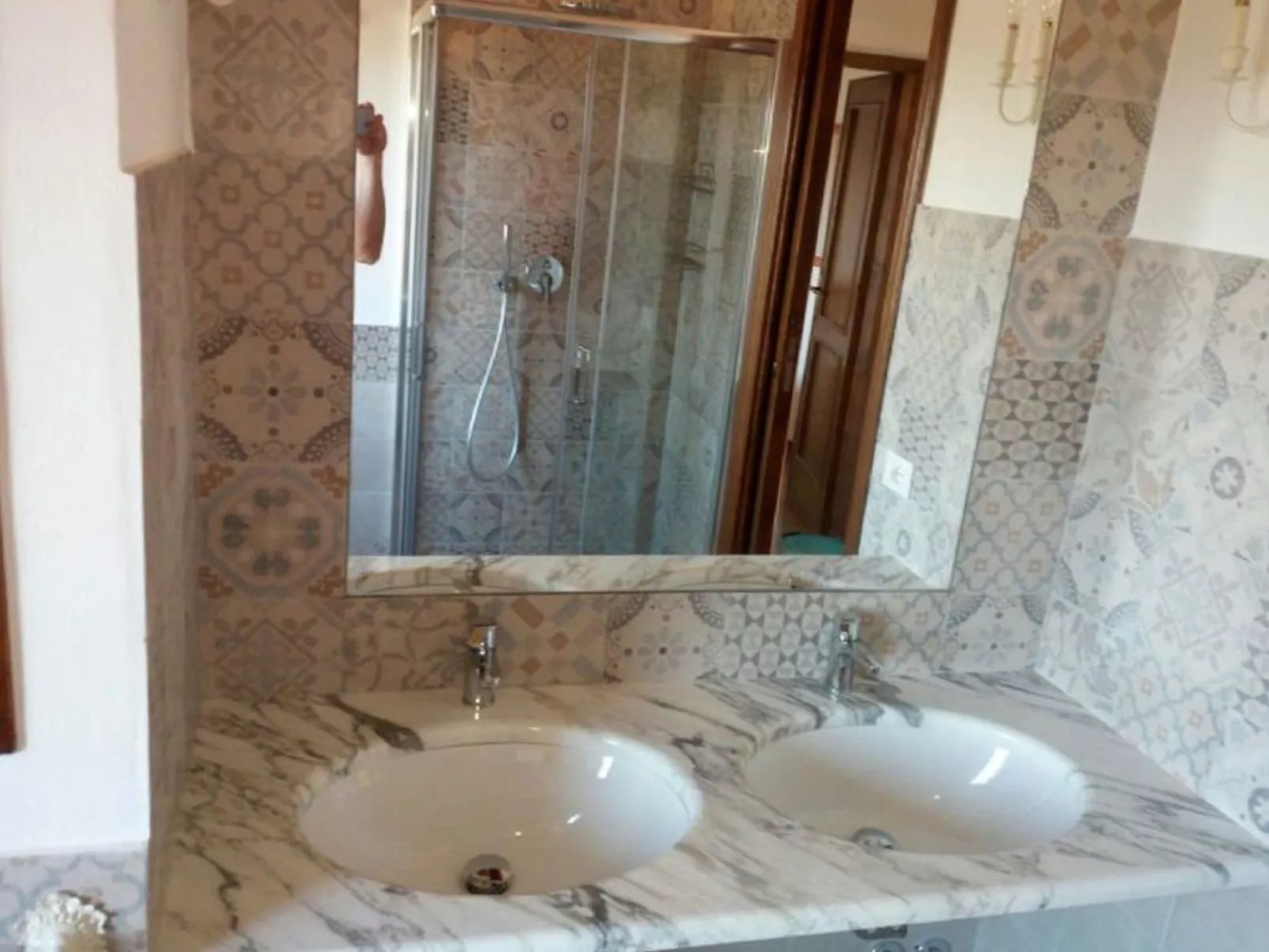 Rustico inmitten eines Olivenhainens-Image-tags.info