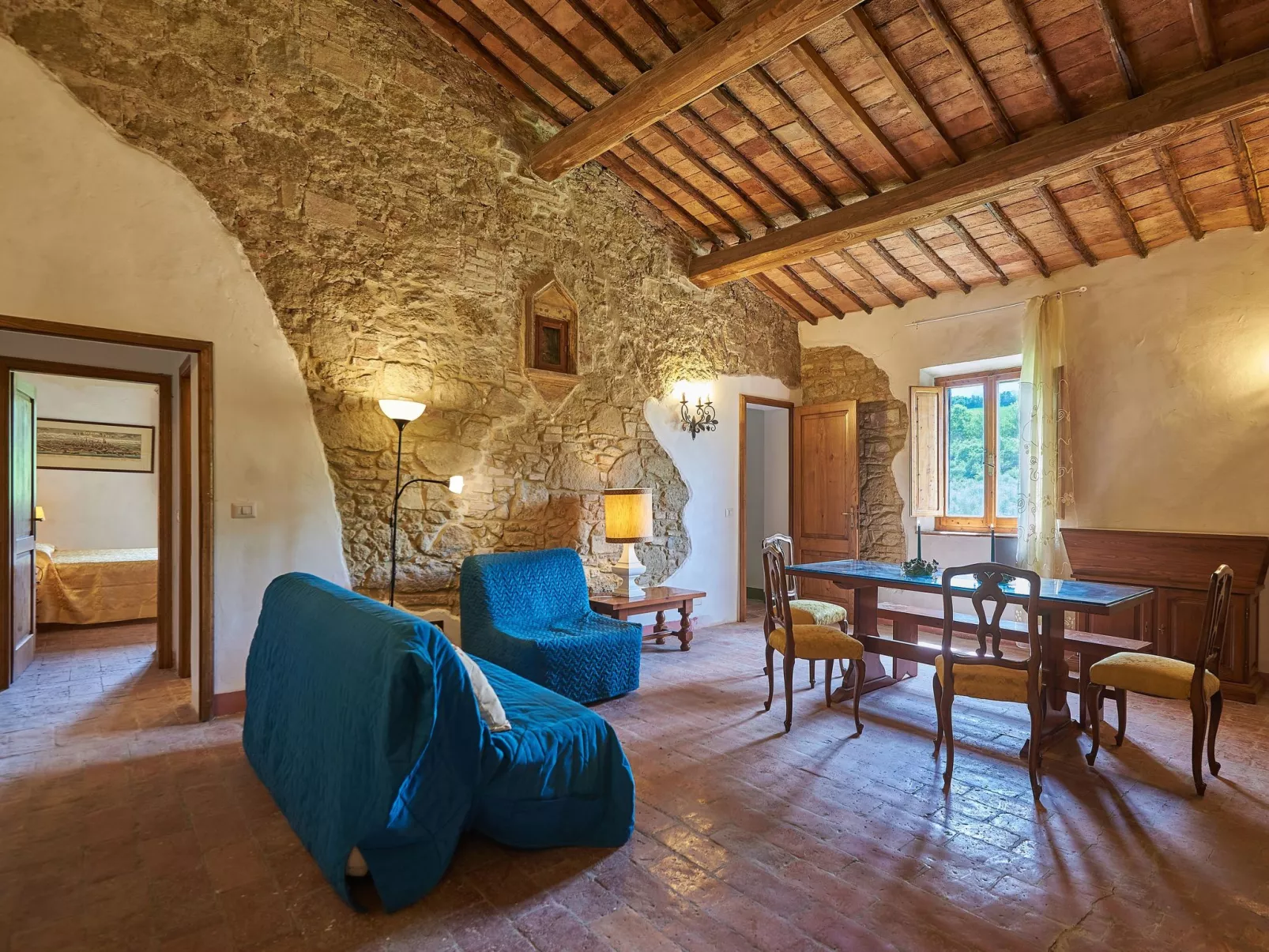 "Giglio castelltt"-Dedans