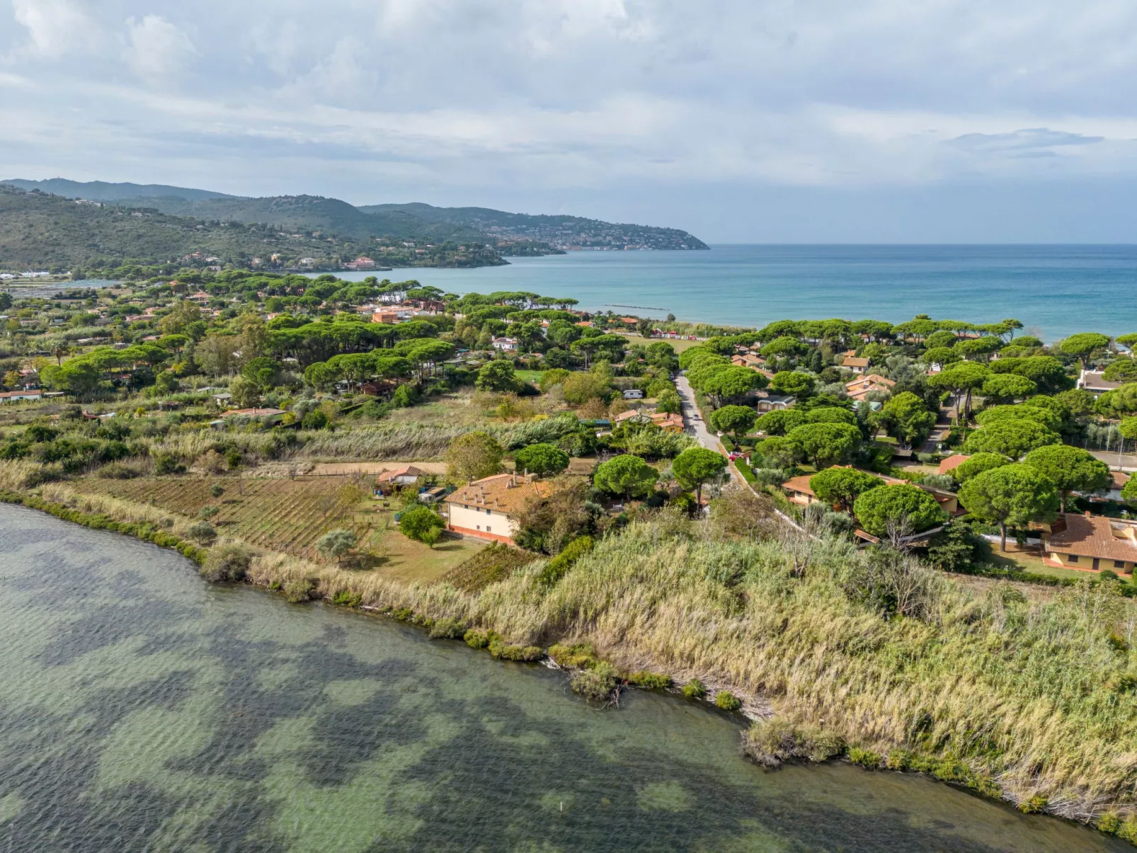 Wohnung mit Wasserblick - Draußen