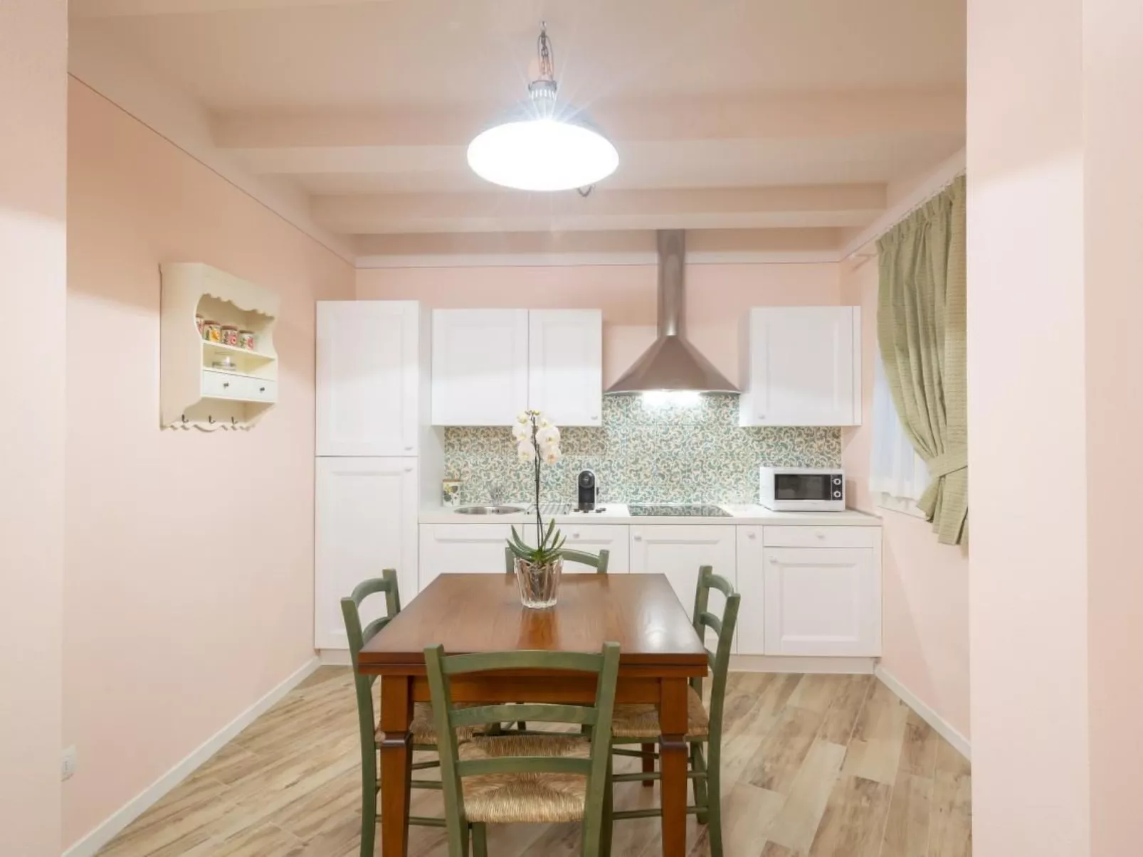 Rosa in der Toskana-Dedans