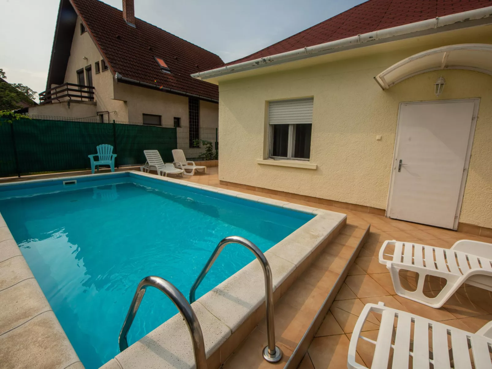 Privathaus mit Pool und Garten in Siofok-Draußen