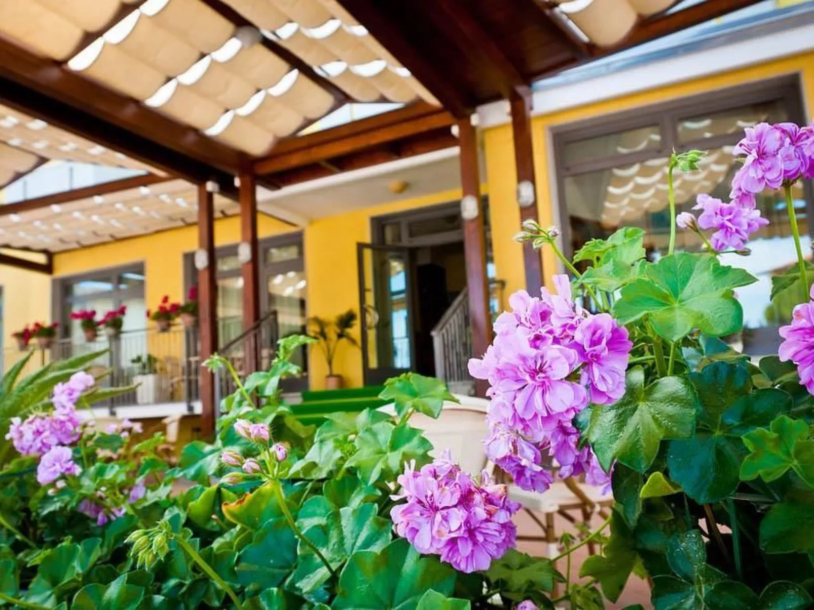 Wohnung mit Balkon-Outside