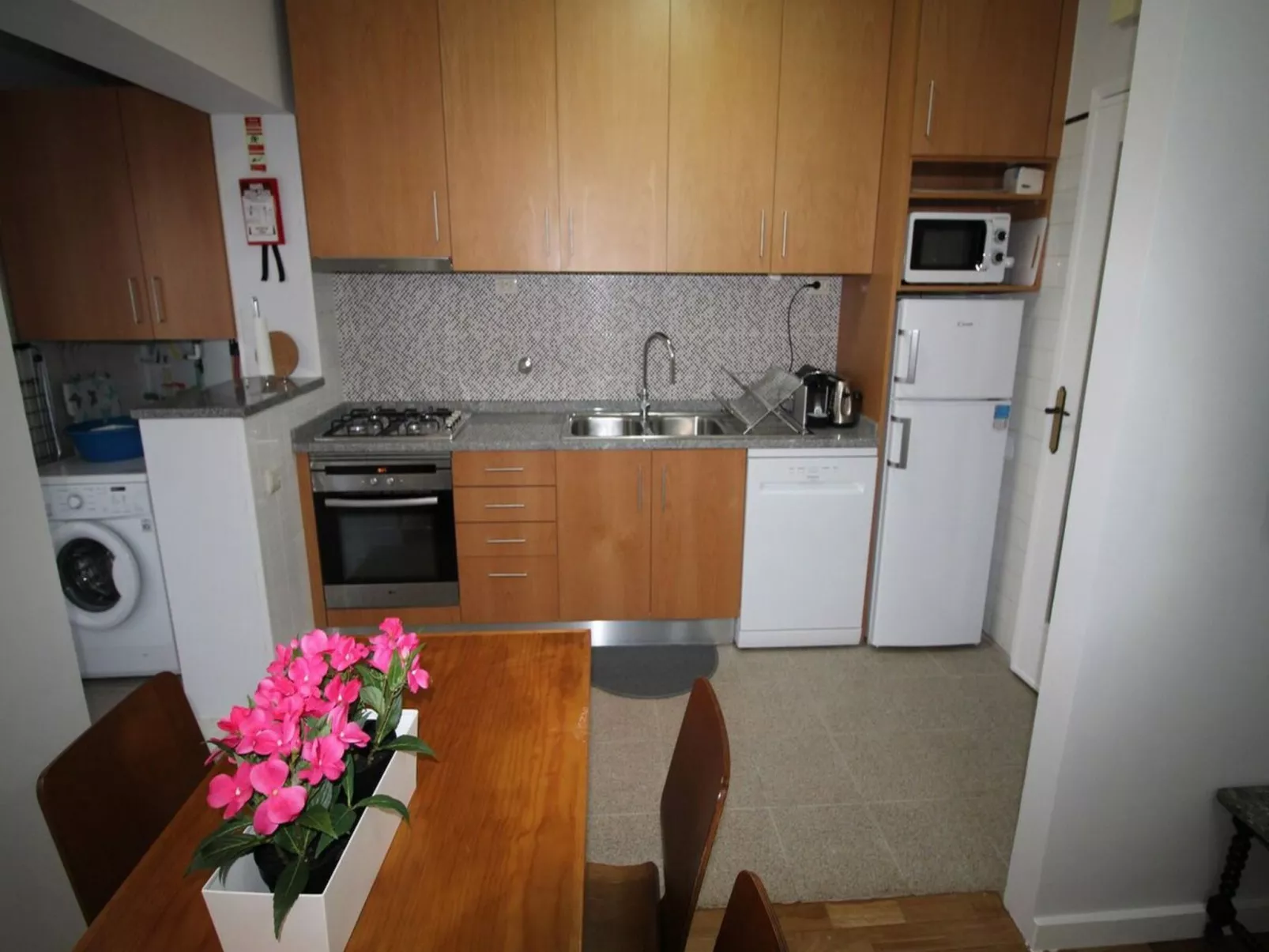 Aveiro Apartment mit Patio-Drinnen