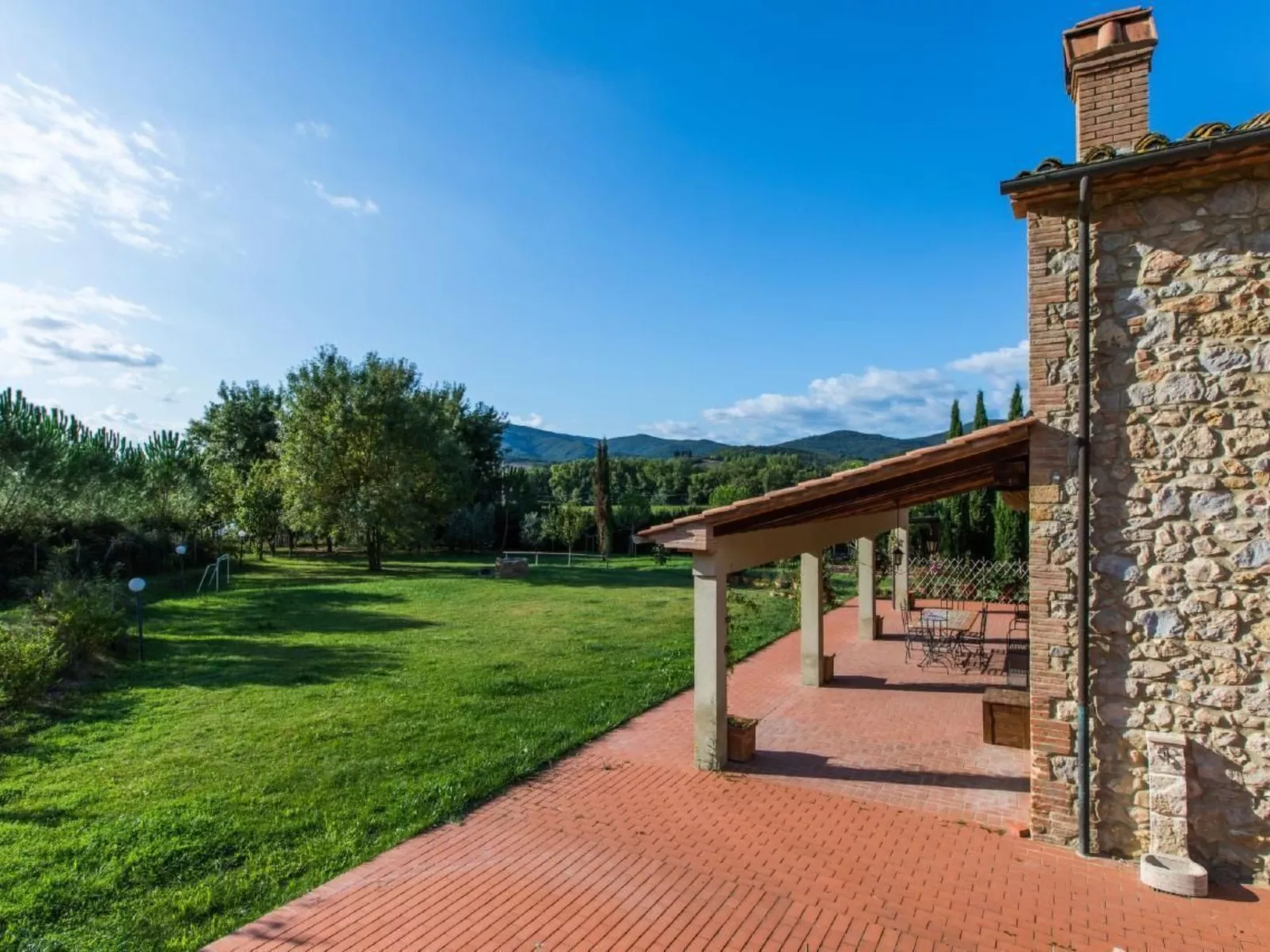 Wohnung mit Garten, Grill und Terrasse-Draußen
