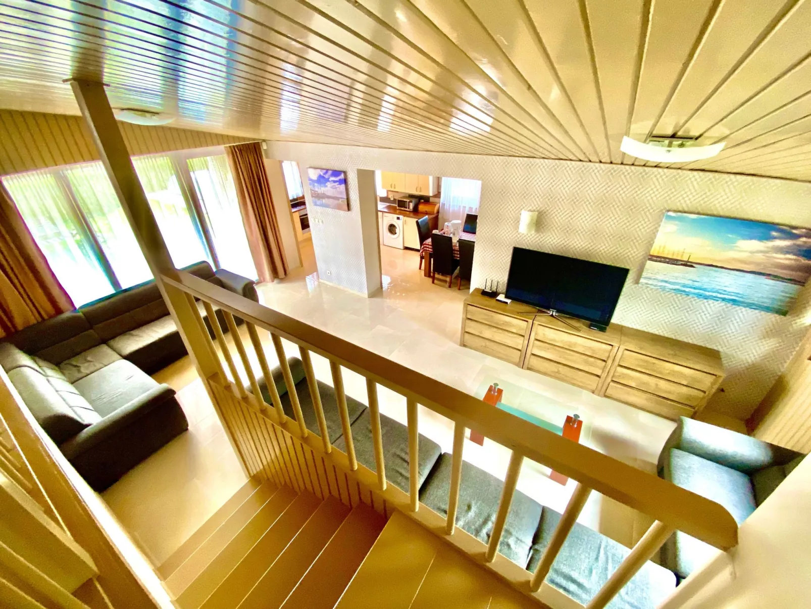 Großes Ferienhaus in Siófok mit Privatem Pool-Drinnen