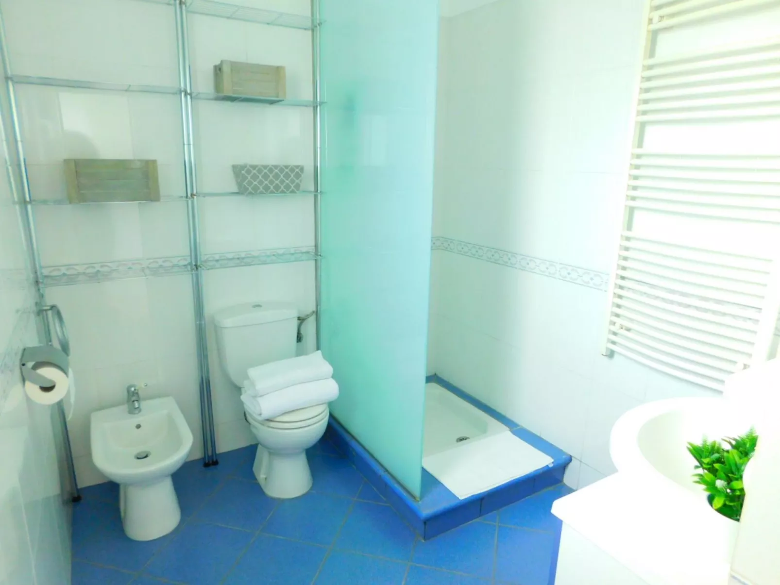 Piso de vacaciones de 2 habitaciones, con amplia terraza y parking en Salatar,-Dedans