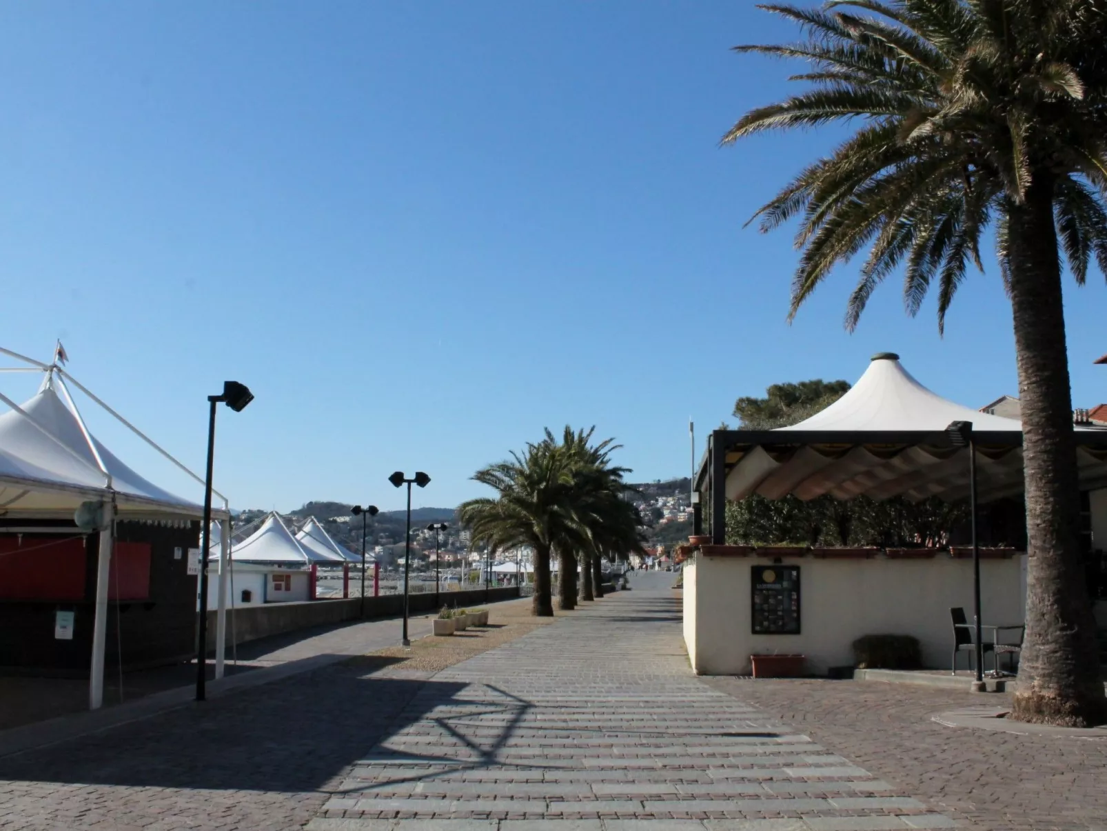 ILA2303 HOUSE CARLA-Image-tags.info