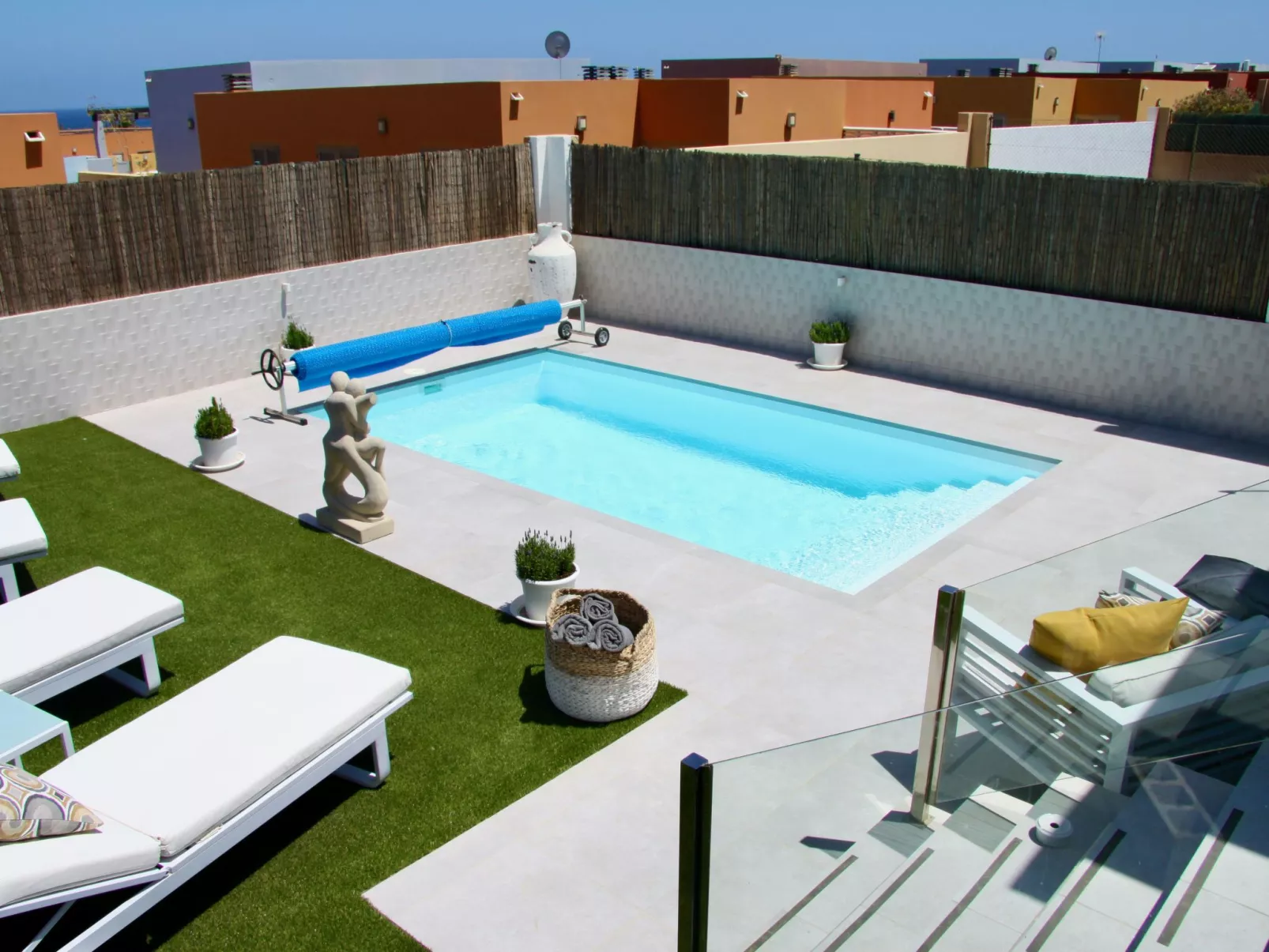 Mit Pool für 2 Personen und 4 Kinder-Outside