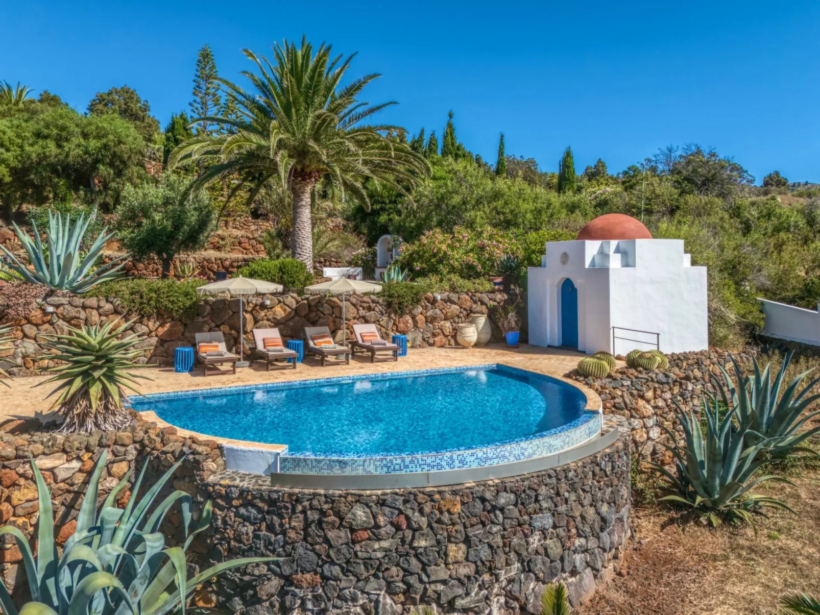 Villa Botánico-Outside