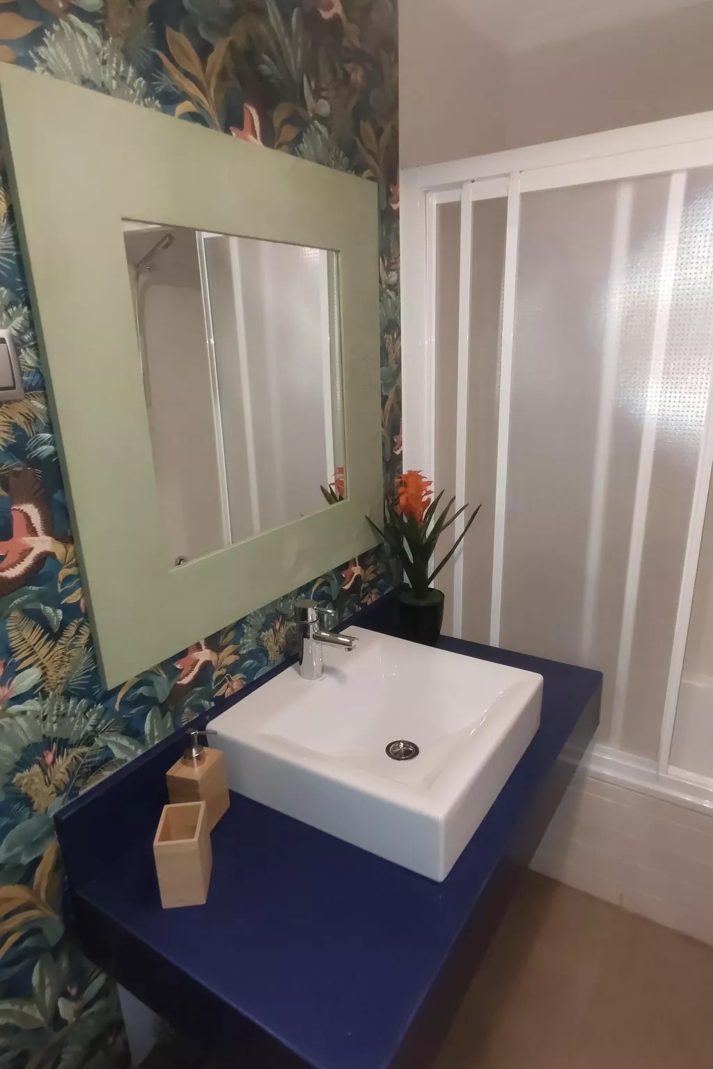 La Invincible Terreros in der 1. Reihe des Strandes-Inside